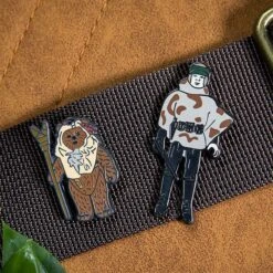 Pin Kings Star Wars Enamel Pin Badge Set 1.41 – Paploo And Luke Skywalker (in Battle Poncho) 10 Pin Kings Star Wars Enamel Pin Badge Set 1.41 – Paploo And Luke Skywalker (in Battle Poncho) -Just Geek Store sw kenner pin kings 1.41 5