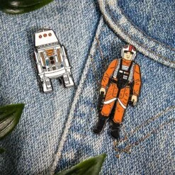 Pin Kings Star Wars Enamel Pin Badge Set 1.9 – Luke Skywalker: X Wing Pilot And R5 D4 10 Pin Kings Star Wars Enamel Pin Badge Set 1.9 – Luke Skywalker: X Wing Pilot And R5 D4 -Just Geek Store sw kenner pin kings 1.9 5